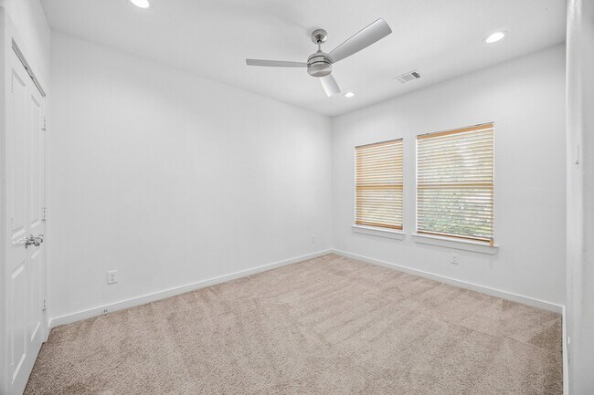 Building Photo - 5710 Elysian St