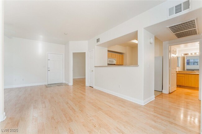 Building Photo - 8000 W Badura Ave
