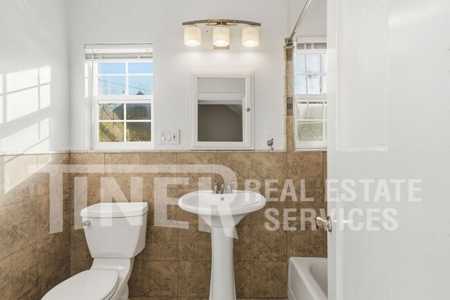 Building Photo - 2916 22nd St