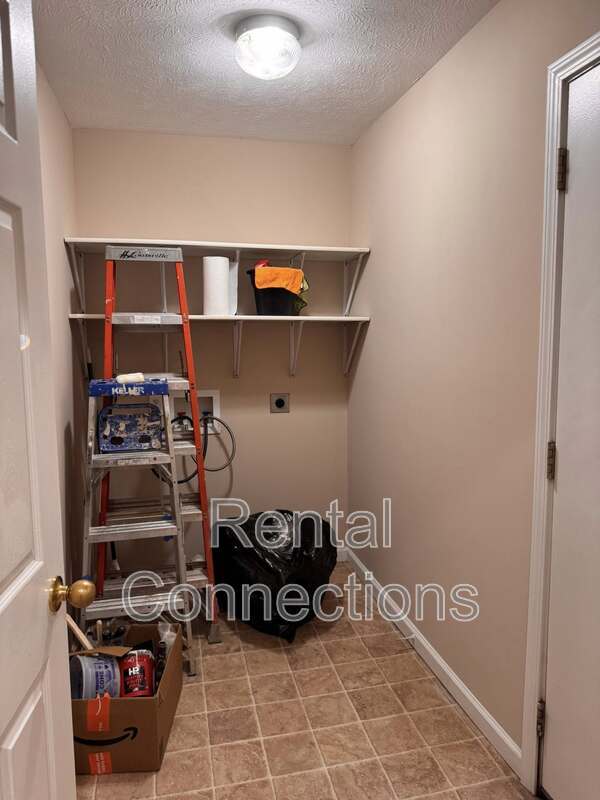 Building Photo - 1005 E Carter St