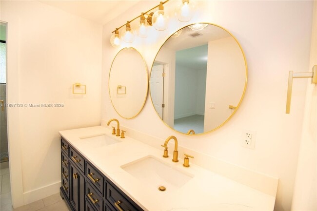 Building Photo - 8173 Silver Palm Ct