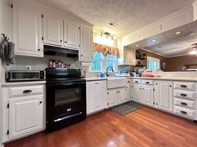 Building Photo - 710 Carywood Ln