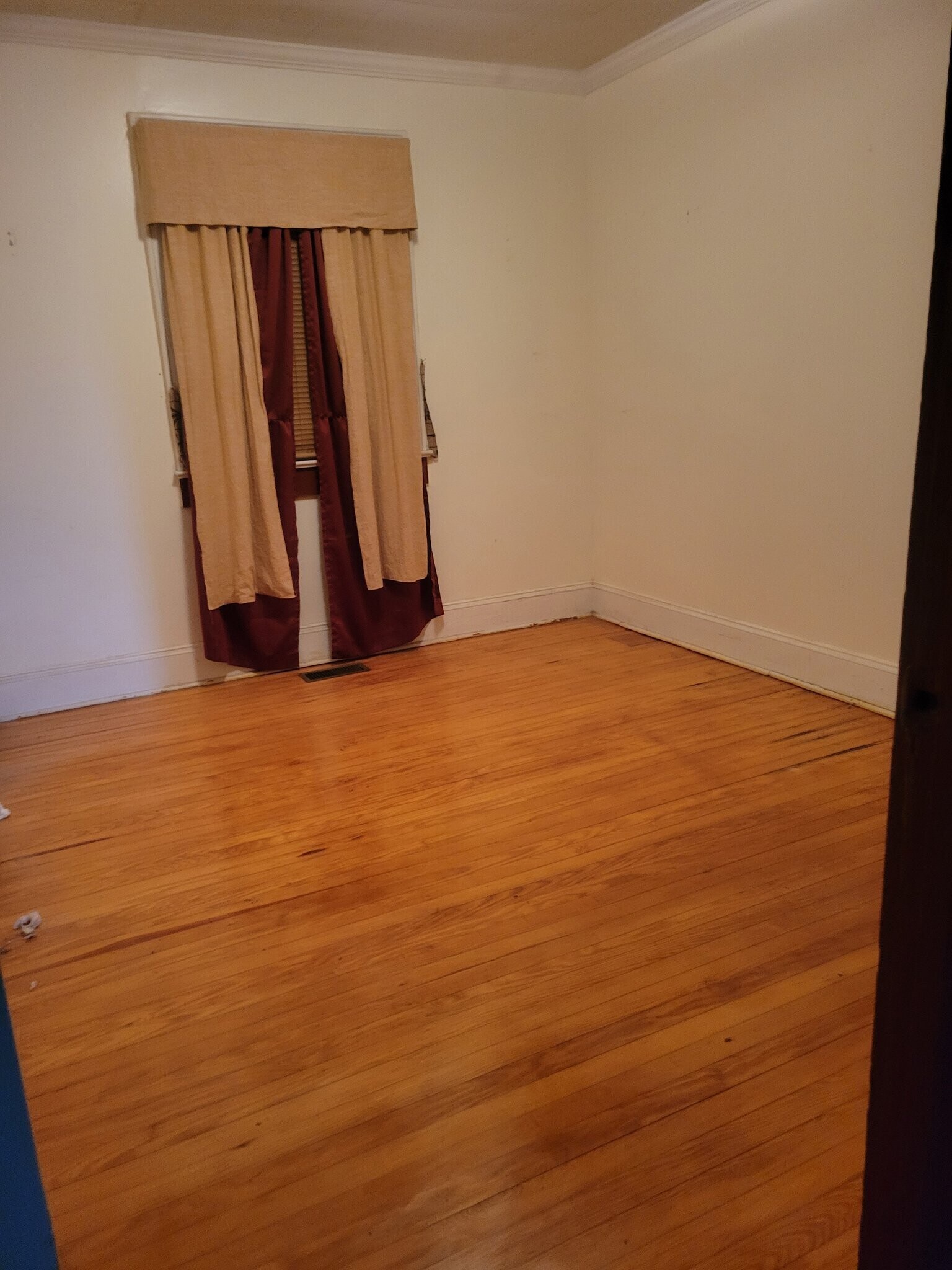 Building Photo - 206 N McCaskey Rd