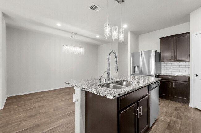 Building Photo - 8207 Amaryllis Ct