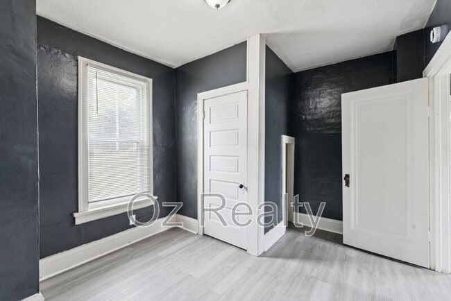 Building Photo - 1310 Almon Ave