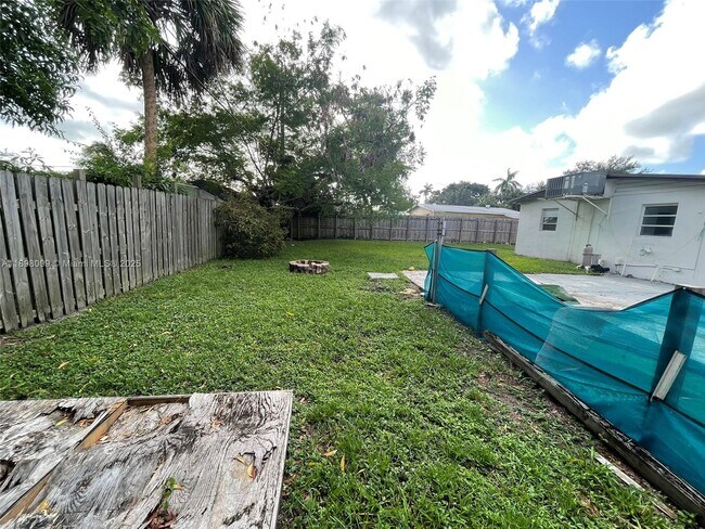 Building Photo - 5751 SW 38th Ct
