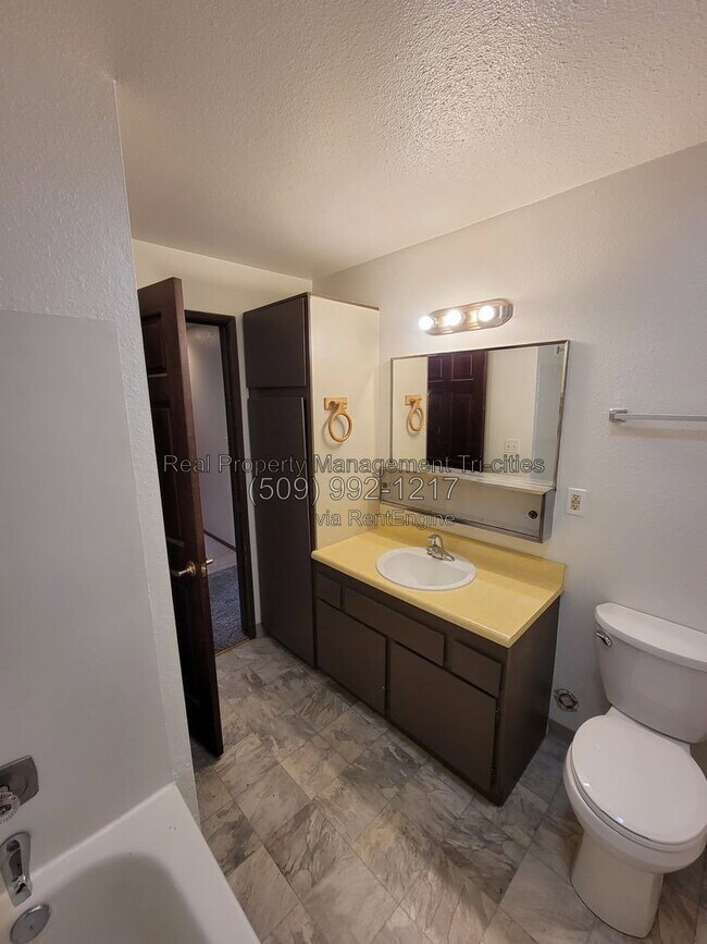 Building Photo - 1102 S Olympia Pl
