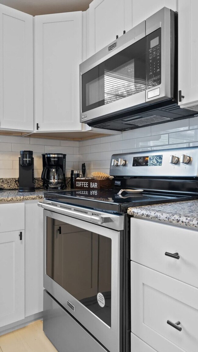 Building Photo - 307 W Haya St