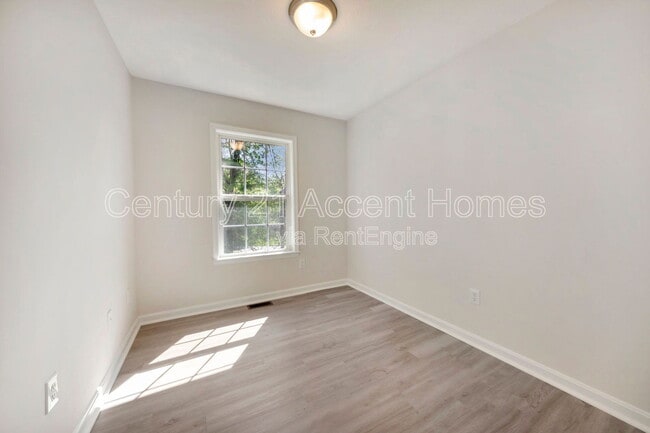 Building Photo - 9907 Warwick Pl