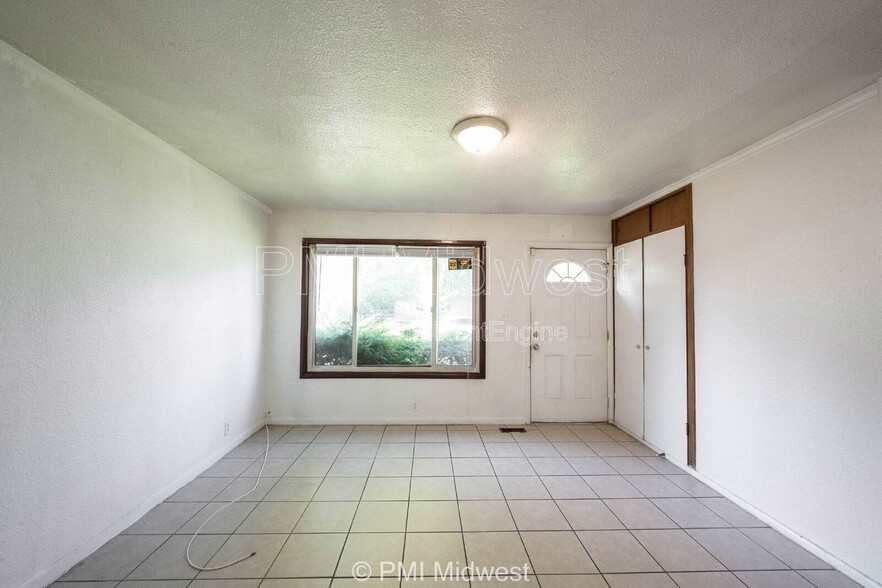 Building Photo - 8124 E 37th Pl