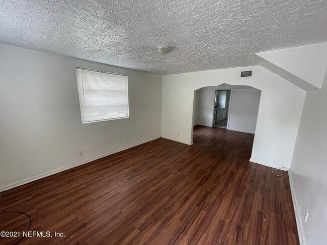 Building Photo - 1717 W 26th St