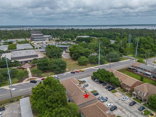 Building Photo - 908 Jefferson Dr