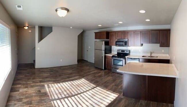 Building Photo - Charming 2 Story Townhome w/ 2 Attached Car Garage