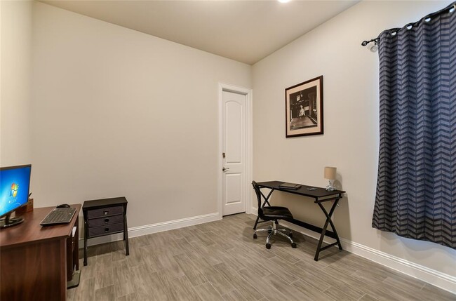 Building Photo - 600 C-Bar Ranch Trl