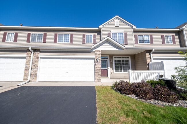 Building Photo - 4853 Bisset Ln