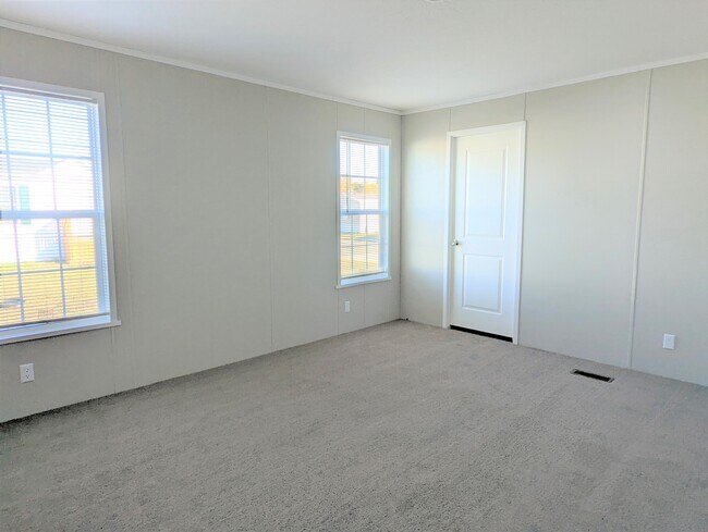 Building Photo - 557 Delaware