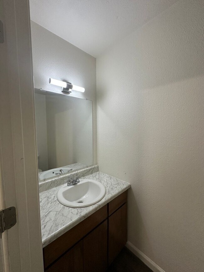 Building Photo - Kinkead Duplex