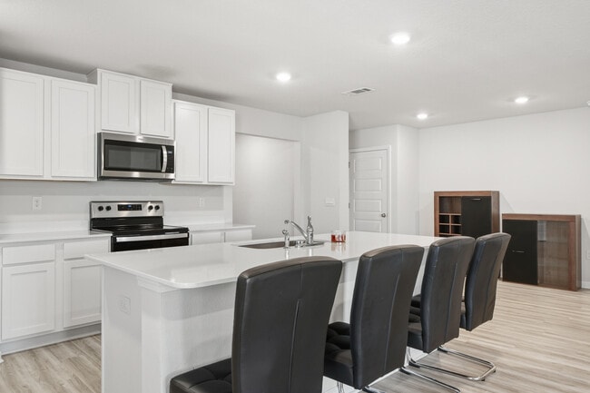 Building Photo - 526 Mary Lou Way