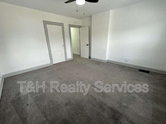 Building Photo - 2935 Ruckle St