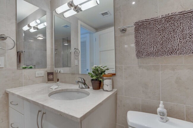 Building Photo - 801 F St NW