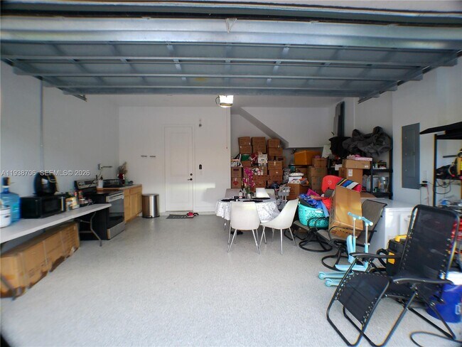 Building Photo - 3308 W 95th Terrace