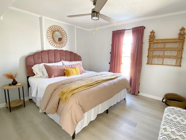 Building Photo - 450 E 1st Ave