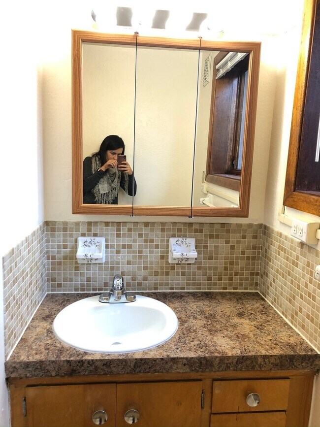 Building Photo - 2 Bedroom 1 Bathroom in Duplex | Near JBER & Cheney Lake!