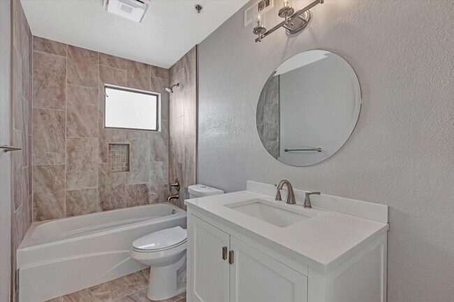 Building Photo - 181 Centre St