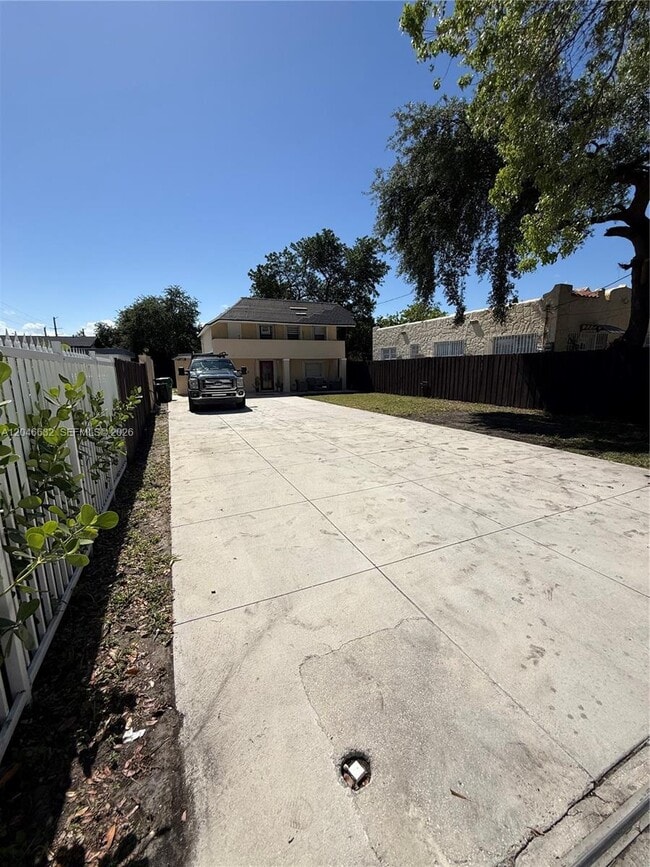Building Photo - 6716 NW 6th Ave