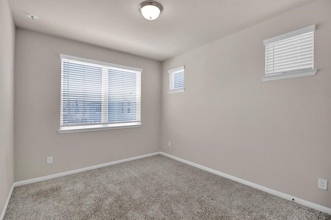 Building Photo - 16012 Oregon Oak Dr