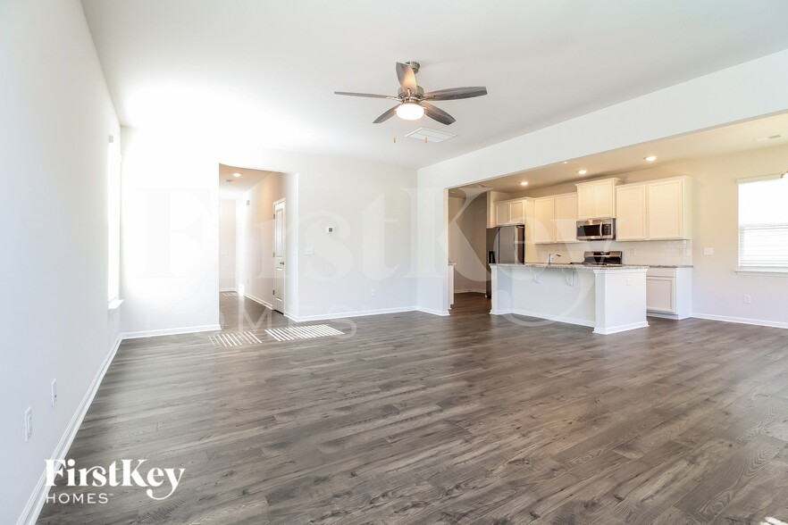 Building Photo - 412 Stonefence Dr