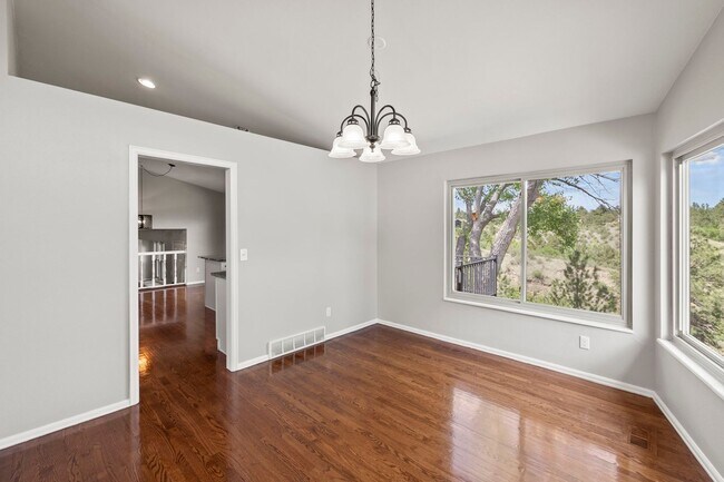 Building Photo - Great 4 Bedroom D20 Rockrimmon Home