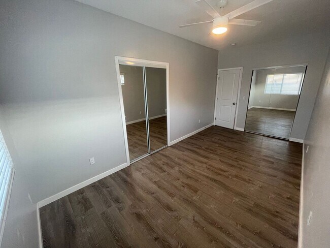 Building Photo - 4BD/2BA with great Yard!