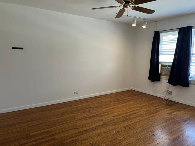 Building Photo - 10 E Jefferson Ave