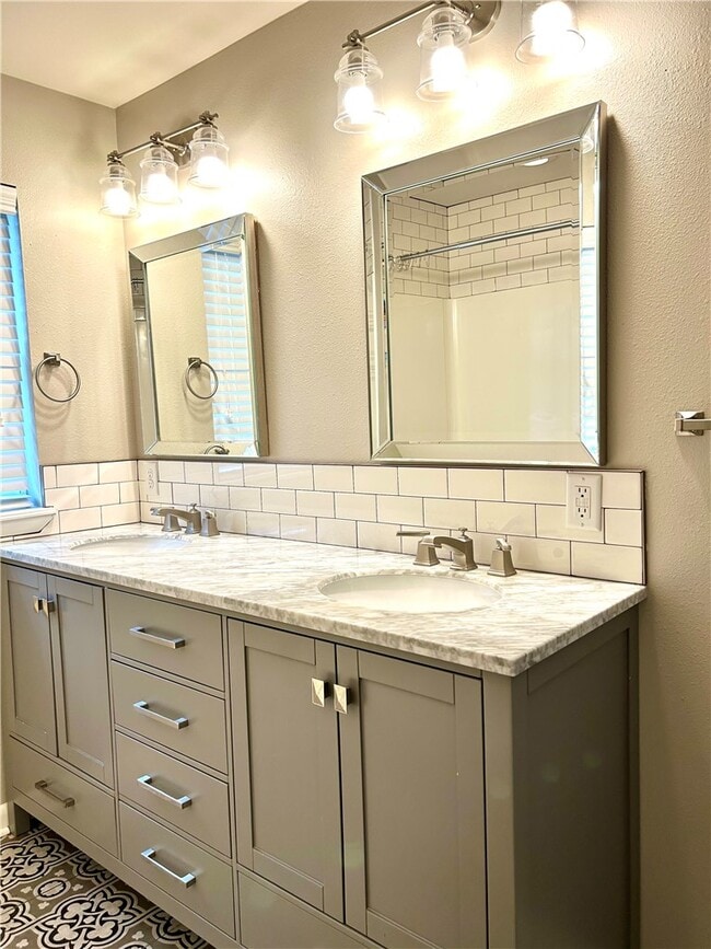 Building Photo - 301 Crestview Dr