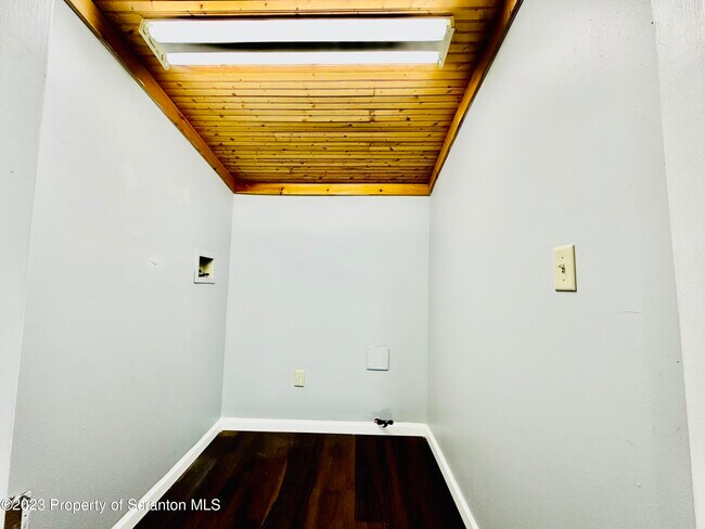 Building Photo - 7 Plum Pl