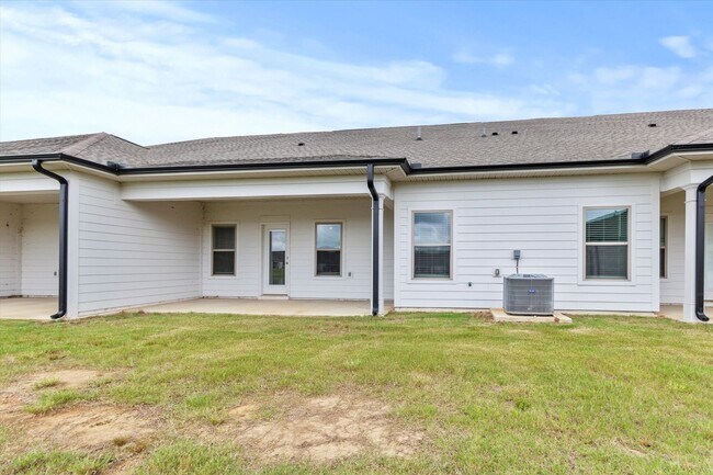 Building Photo - Discover this beautiful new townhome in th...