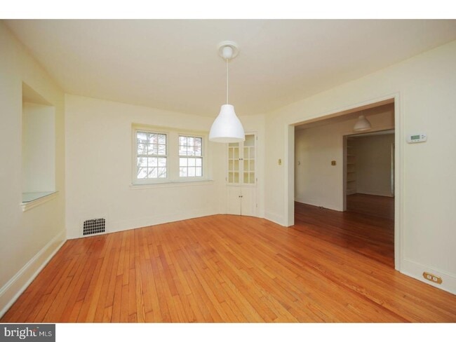 Building Photo - 17 E Willow Grove Ave