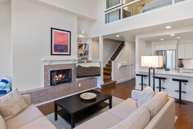 Building Photo - 113 Lost Creek Ln