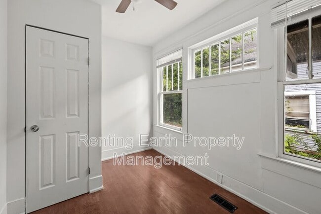 Building Photo - 1136 15th St SW