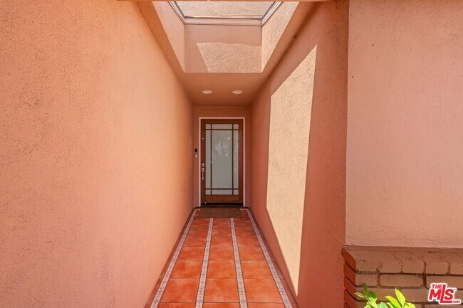 Building Photo - 8221 Delgany Ave