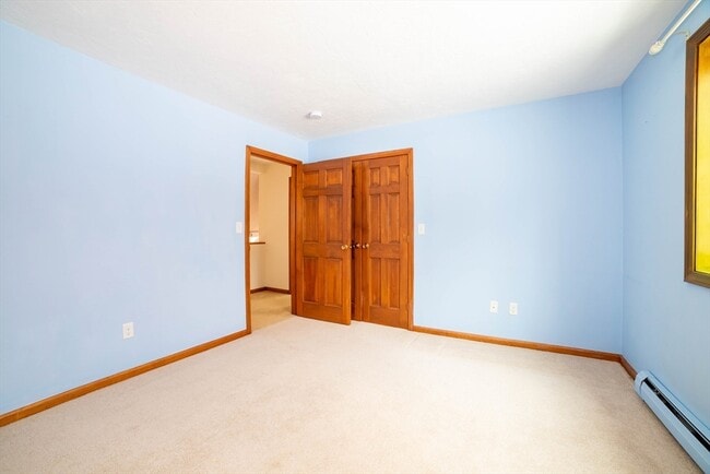 Building Photo - 160 Floral St