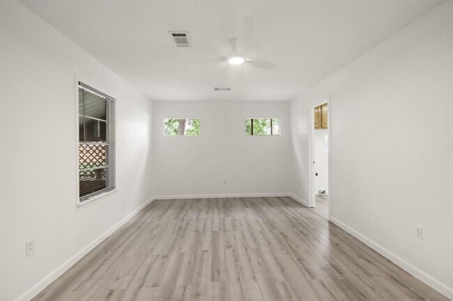 Building Photo - 222 Camp Lillie Rd