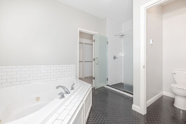 Building Photo - 10774 Falling Water Ln