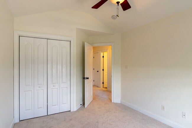 Building Photo - 2053 Dundee Way