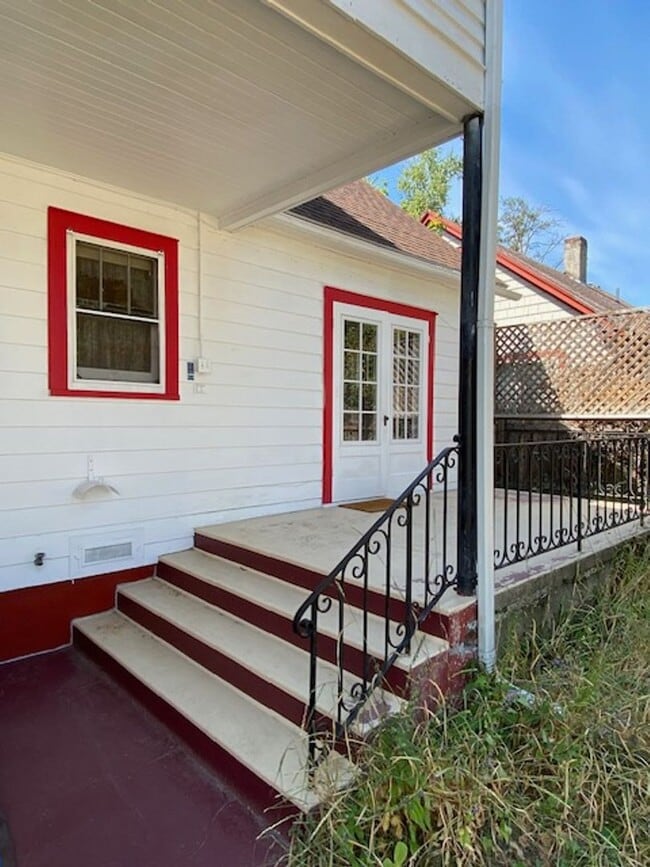 Building Photo - $2,695 / AVAILABLE NOW! 3BD Single Family Home