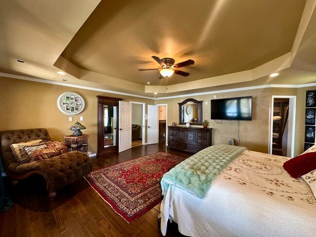 Building Photo - Stunning, fully furnished 3-bedroom, 2-bath lakefront home on Lake Palestine!