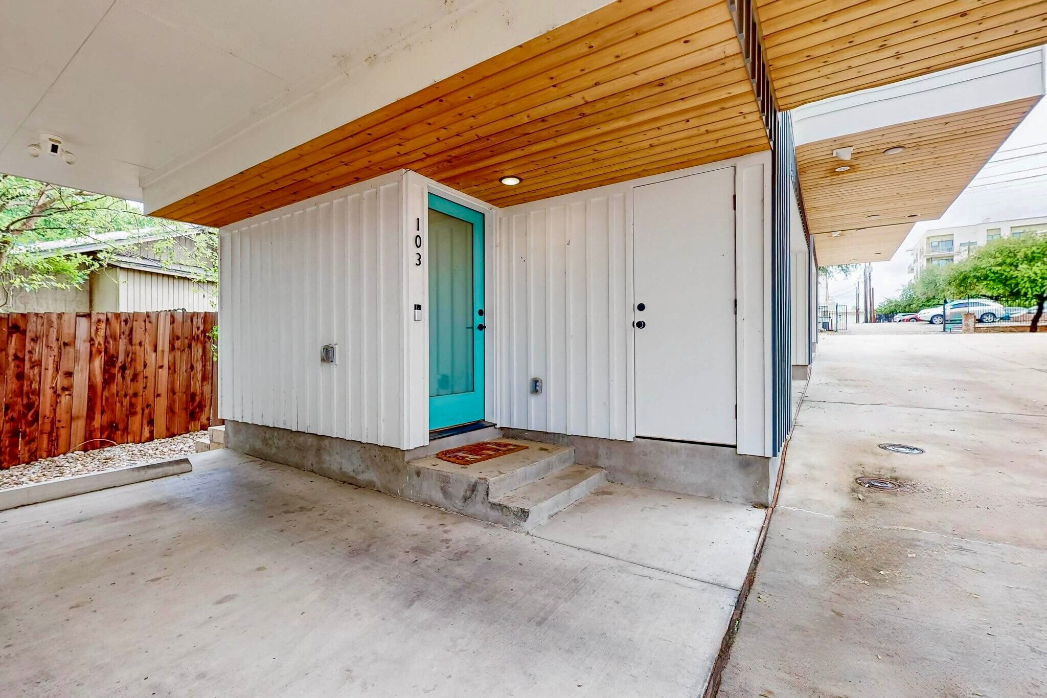 Building Photo - 913 Duncan Ln