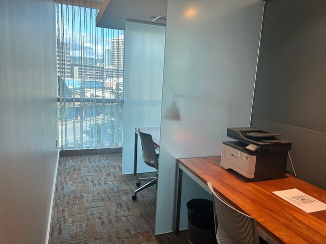 Building Photo - Spacious 2-bedroom, 2-bath with a View in Kakaako!