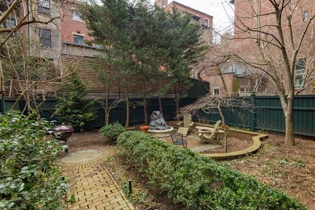 Building Photo - 64 Mt Vernon St